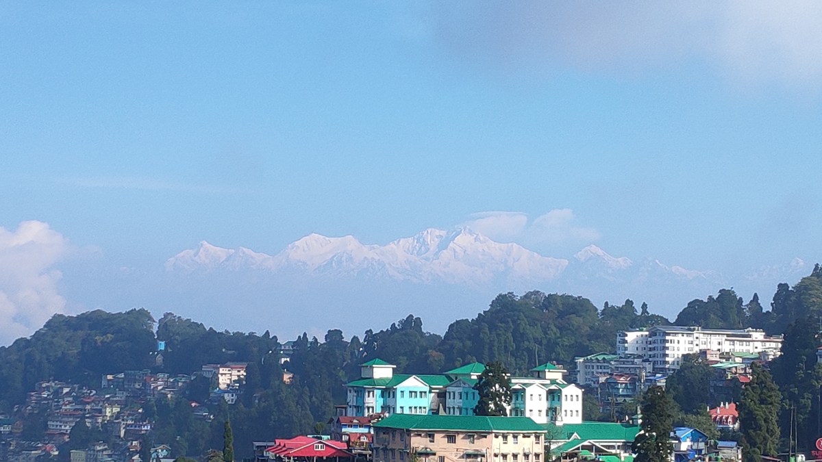 Darjeeling – of Tea, Toy train, Momos &&nbsp;Kanchenjunga
